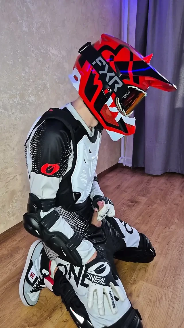 Erkek arkadaşımın mxgearını giydim, iki kez boşaldım