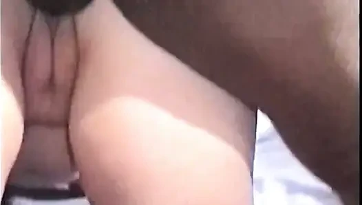 Olgun esmer orta yaşlı seksi kadın büyük zenci yarağına biniyor