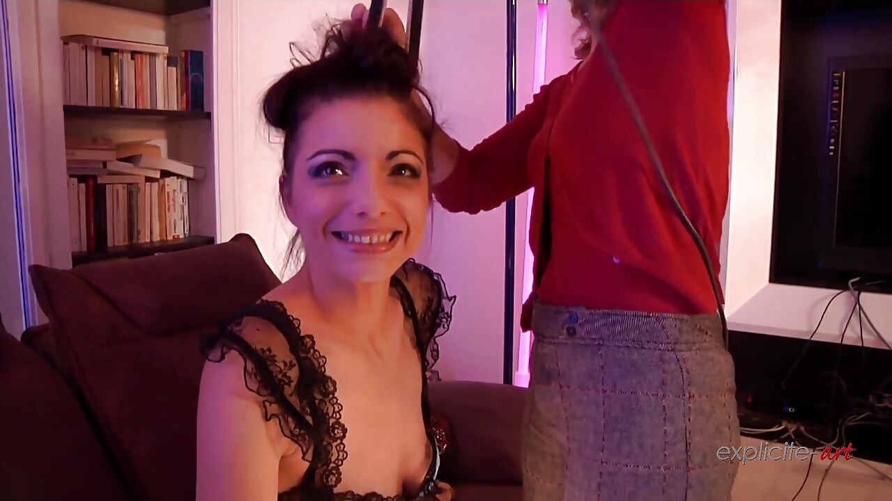 Fransız esmerin çifte penetrasyonlu ilk porno videosu