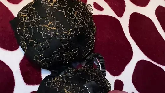 Evli kadın sutyen boşalması