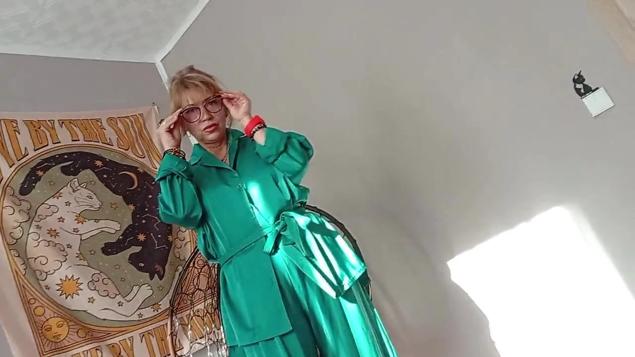 Cool mature bitch Aimee. The return of the Goddess with a beautiful cunt… ))