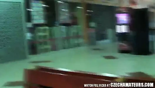 amatör teşhirci birkaç Siktir et içinde alışveriş merkezi