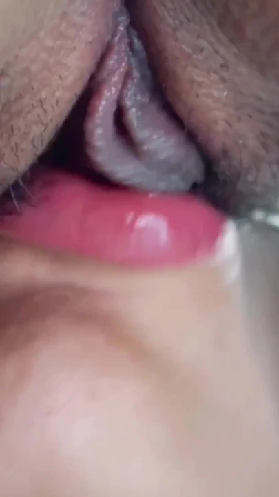 YARDıM ETMEMI ISTER MISIN?  Tesisatçı beni ima ediyor ve sonunda klitorisimi emiyor | Klip 2