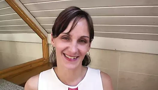 Küçük doğal memeli muhteşem esmer sikilmeyi seviyor
