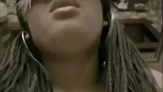 Kıvrımlı Rasta Kız Kamerada Aldatıldı