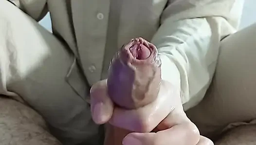 Sekreter elinden geleni yapıyor ama yine de patronunun orgazmını mahvediyor.