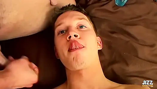 Jizzaddiction: Marcus Mojo ve Ryan Connors emiyor ve yapışkan yüze boşalmayı boşaltıyor