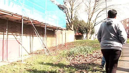 Esmer hatunla ateşli üçlü seks