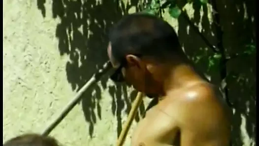 üç hunky gay dudes darbe her diğer Sabit açık havada