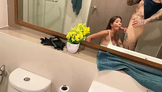 Adam gizlice spor salonundaki kızı filme aldı, ona yaklaştı ve tuvalette oral seks teklif etti