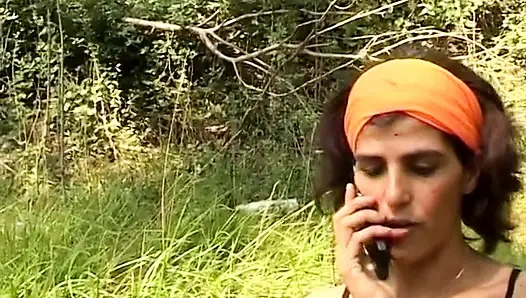 Arkadaşıyla gerçek çift Trieste'nin yakınında parkta harika seks yapıyor