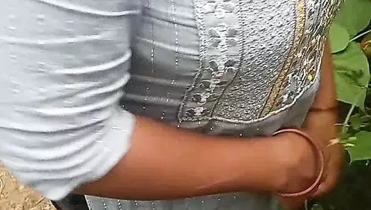 Hintli üvey kız kardeş ve üvey erkek kardeş ormanda açık havada sert seks yapıyor