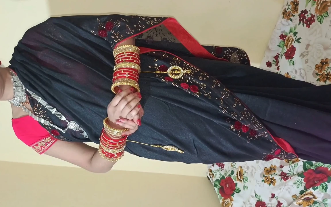 Hintli seksi yenge aldatan evli kadınla seks Hintçe ses ilk kez dever ile