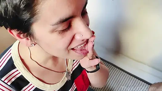 Quickie! Oral seks, kalın ağız dolusu ve yutma!