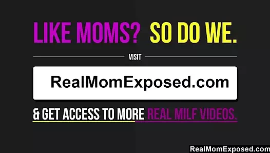 Busty dövmeli milf almak becerdin üzerinde the kanepe