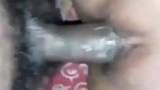 Hintli dükkan işçisi kocasının yokluğunda patronuyla aldatıyor