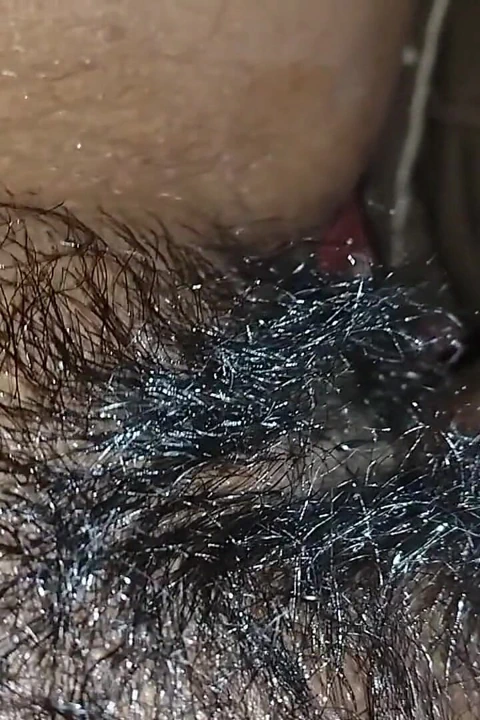 Desi Bhabhi'nin poposu Bhabhi'nin evine vurdu