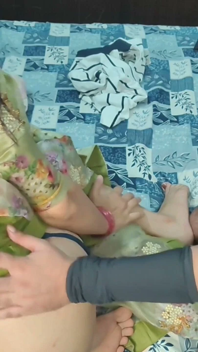 Yeni evli kızın seks ve kocasının kardeşiyle sert anal | Klip 2