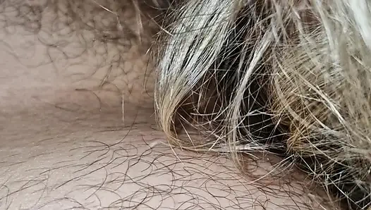 Anne üvey babasının sikini emiyor Baba sonra annesinin içine fışkırtıyor.