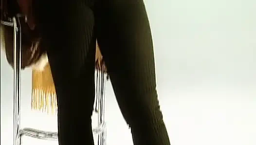 Almanya'dan olgun bayan oyuncu seçmelerinde büyük göğüslerini gösteriyor