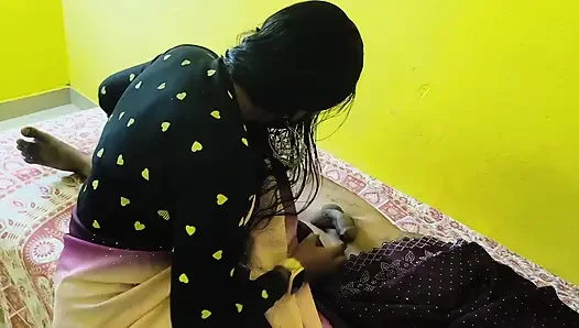Seksi üvey kız kardeş yatak odasında kıyafetlerini değiştirirken azgın üvey erkek kardeş tarafından yakalanıyor ve rol oyunu bdsm'de sikiliyor