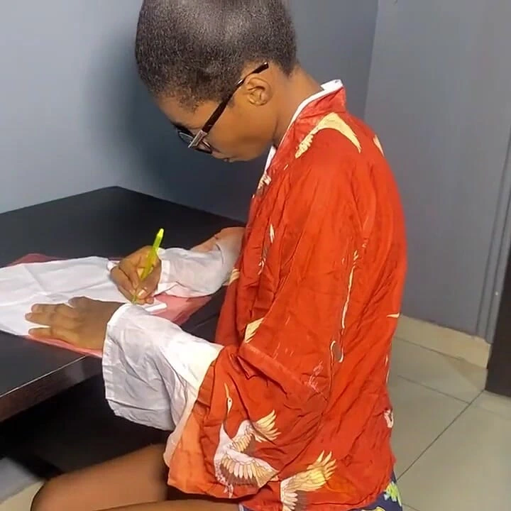 Utangaç inek büyük bir yarakla sert sikiliyor