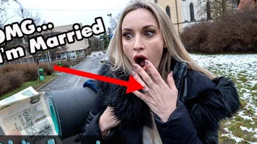 Kamu görevlisi - evli sarışın bebek büyük şişman yaraklı bir yabancıyla seks yapıyor