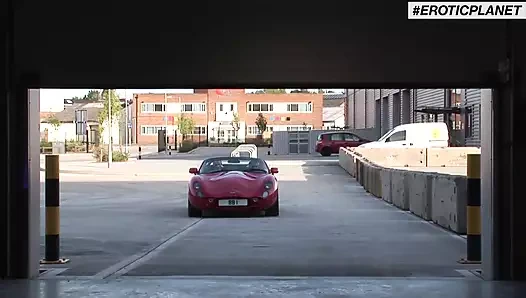 Ben dover: ateşli sarışın iki adamla sikişiyor ve boşalıyor