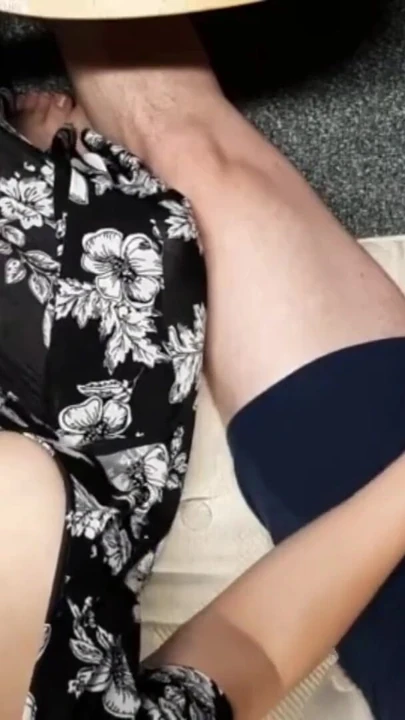 Canı sıkılan üvey annem arkadaşlarımla oyun oynarken bana elle muamele çekiyor | Klip 1