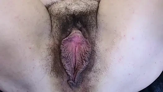 Hızlı iş molası: kıllı çalı amcık vibratör orgazmı ve anal parmaklama