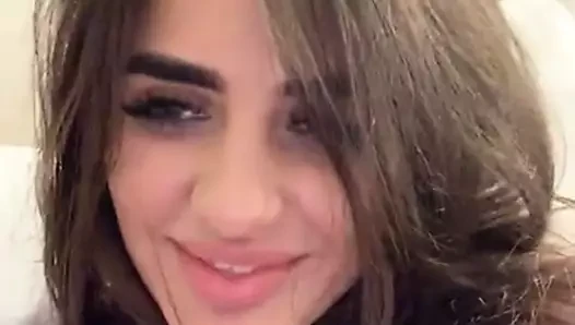 bir kızın mastürbasyon