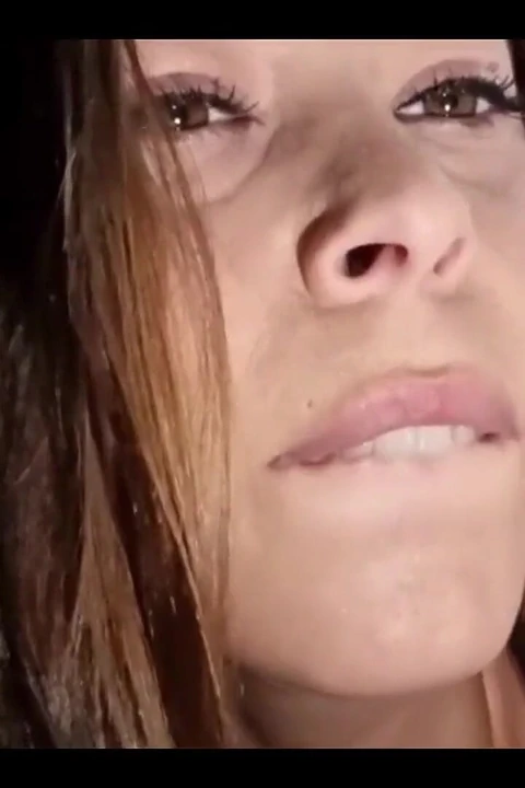 Büyük götlü sarışın sikiliyor