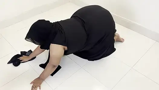 Müslüman Arap tombul üvey anne yabancı tarafından sikiliyor - büyük göğüsler ve büyük göt ile burqa Mısır gerçek seks