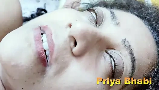 Ateşli anne arkadaşımla daha sert domaltarak seks yapıyor