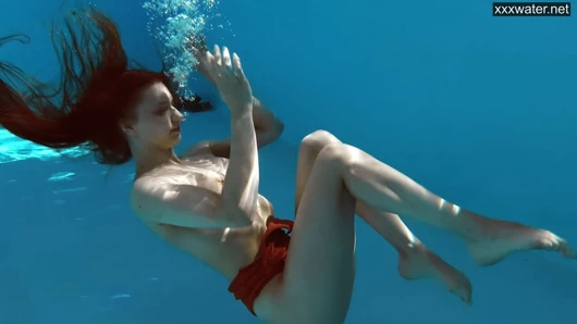 Mia Split Rus seksi jimnastikçi