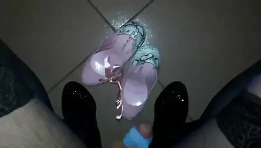 Eski pembe topuklu büyük boşalmak