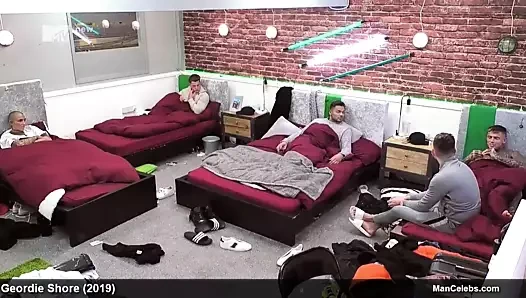 Sıcak dövme model beau brennan çıplak sırasında gerçeklik şovu