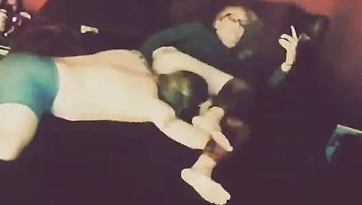 Bela iyice sakso çekiyor