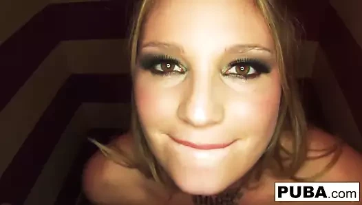 Aurora'yı telefondan öp