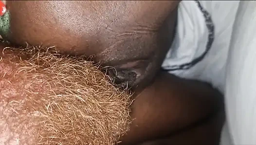 Zenci üvey kız kardeşini nasıl sakinleştirirsin - göt yalama!