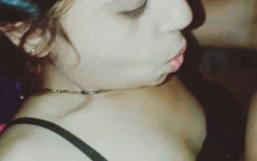 Latika üvey erkek kardeşiyle gece büyük yarakla sert seks yapıyor