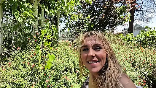 Fışkırtarak açık havada büyük bir yüze boşalma