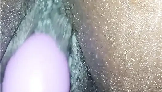 Kahverengi şekerle oynuyor!!