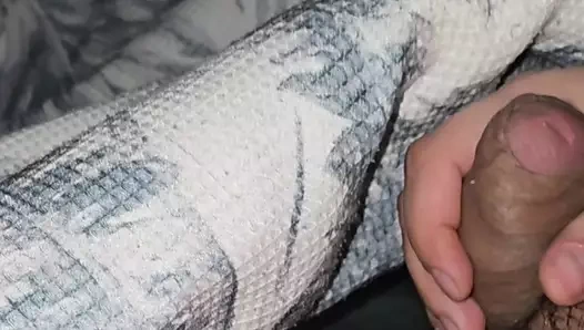 Büyük ereksiyonlu üvey oğul üvey anneden elle muamele alıyor