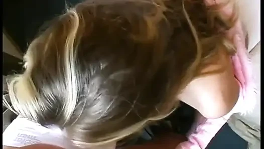 Pencereden muhteşem göğüslerini gösteriyor, ta ki o dayanamayacak kadar oluyor...