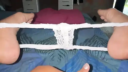 Yine Büyükannemin Evinde Yalnız, Mastürbasyon Yapacağım