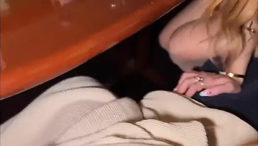 Kızıl saçlı elly debriyaj samimi tekne yolculuğunun tadını çıkarıyor