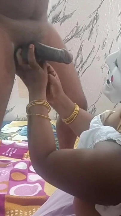 Kocamın erkek kardeşi beni baştan çıkardı ve beni gerçek bir şekilde boşalttı ve bir boğa gibi sikti. Gerçek inlemeli tamil ses | Klip 3