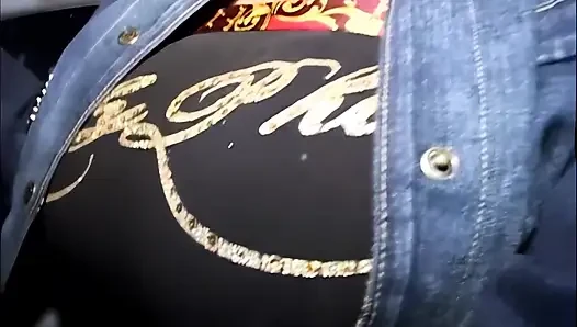 Büyük bir penis için devasa göğüsler