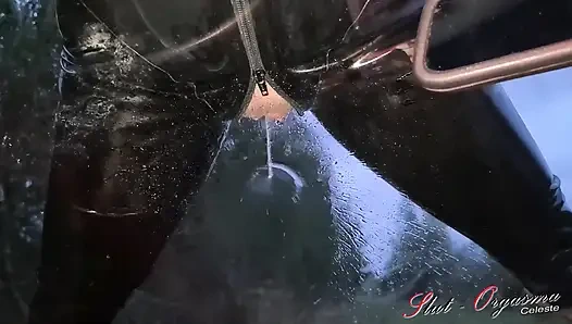 Köle sürtük-orgazm celeste araba penceresinde edepsizce ortalığı dağıtıyor